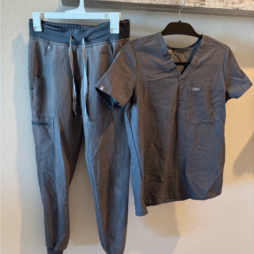Figs Heather Gray Scrub Top and Bottom set XS